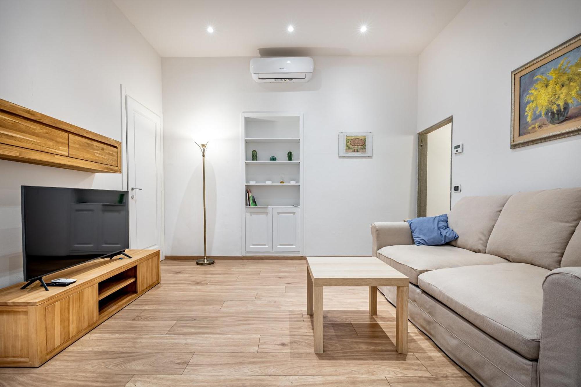 Roommo Via Dei Pilastri Giada Florencia