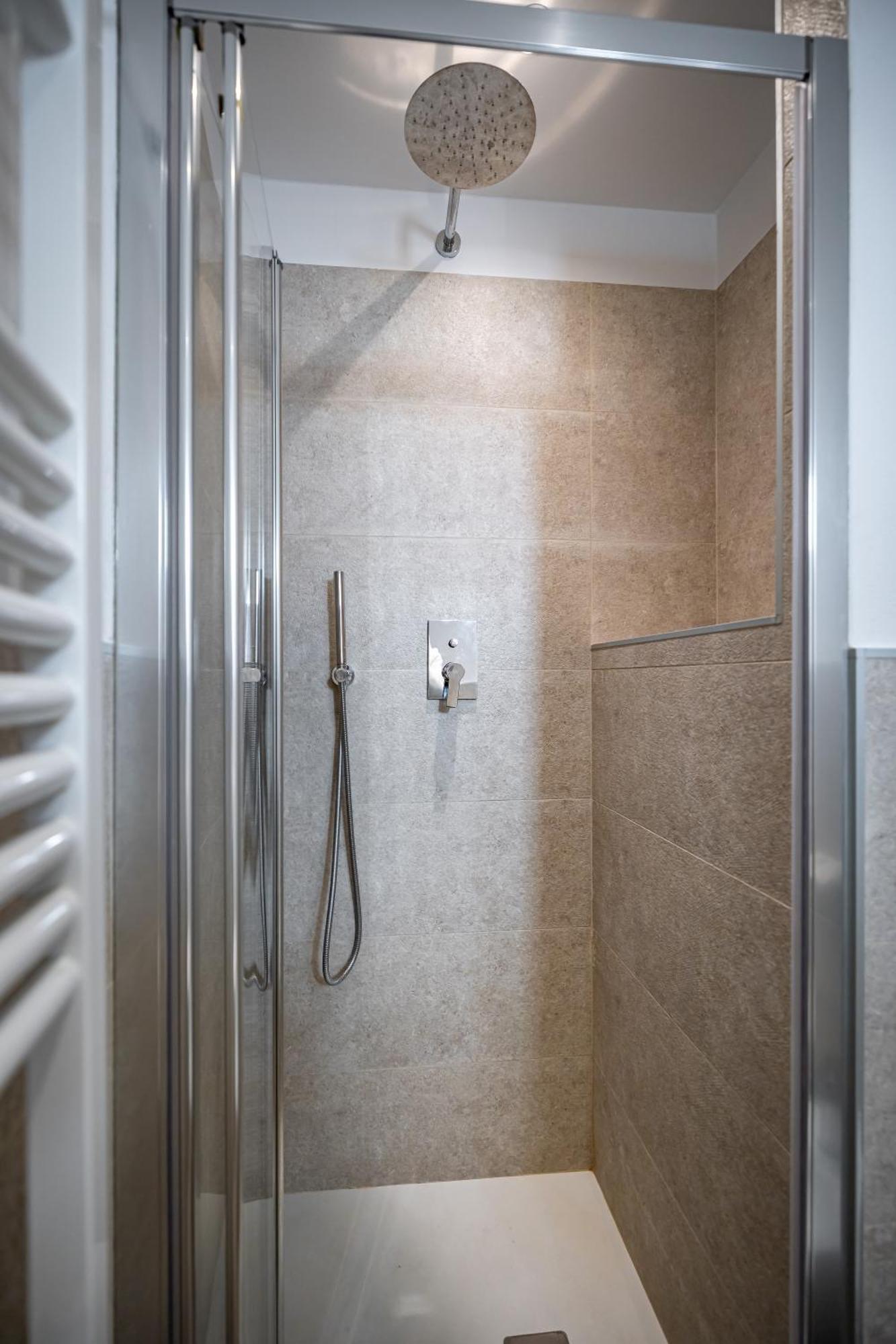 Roommo Via Dei Pilastri Giada