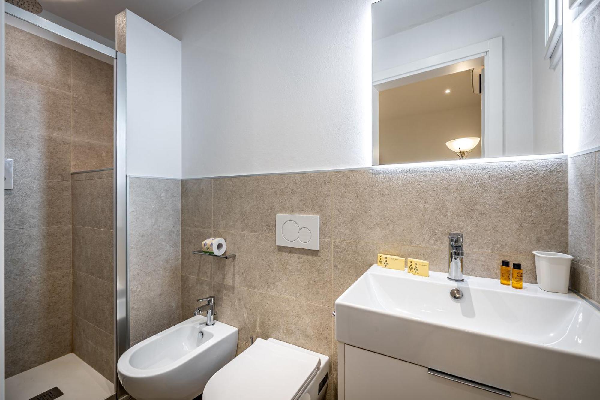 Roommo Via Dei Pilastri Giada Florencia